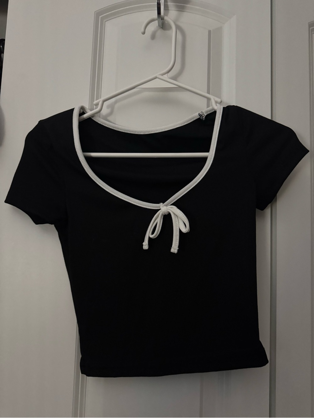 SHEIN Black Scoop Crop Top with White Trim and Front Tie